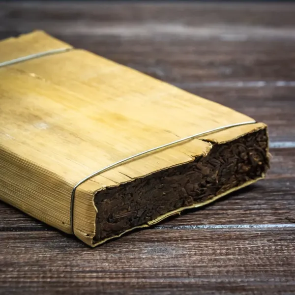 Чай Шу пуер у банановому листі 250 грам 2009 рік