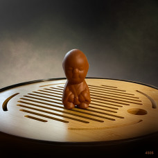 Глиняна статуетка Писяючий хлопчик